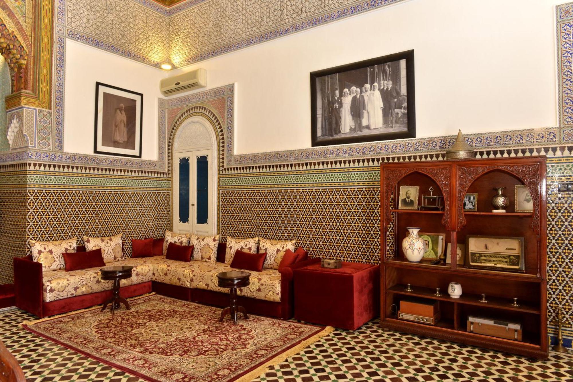 Youssef Fes Luaran gambar