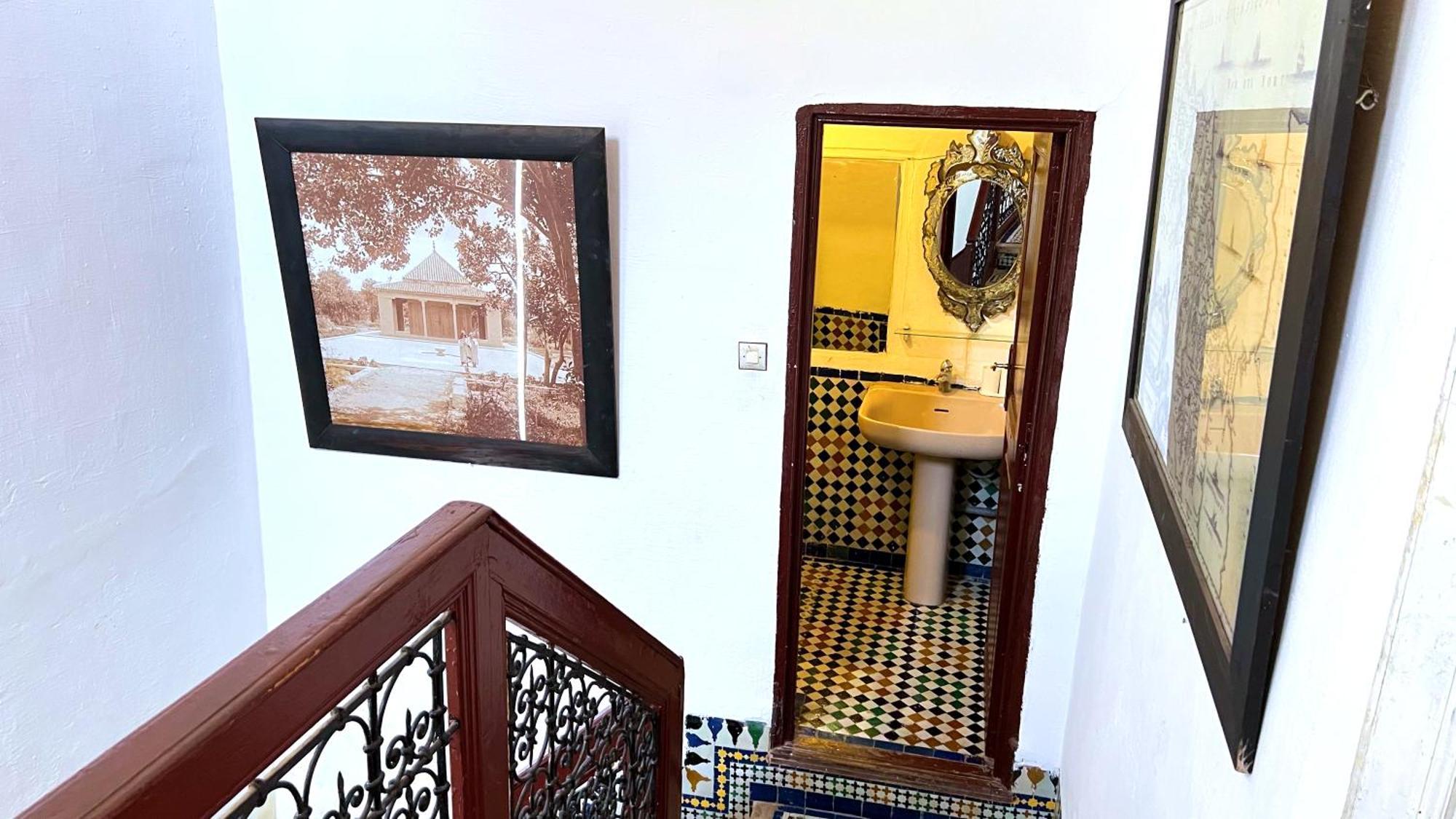 Youssef Fes Luaran gambar